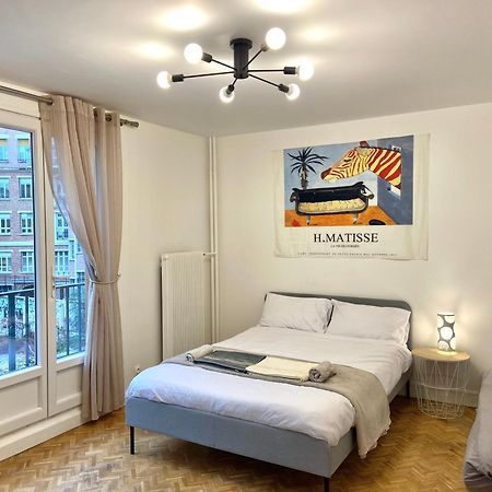 Paris: Agreable Chambre D'Un Grand Artiste Apartment Luaran gambar
